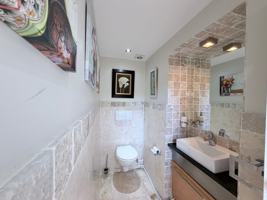 7 Bedroom Property for Sale in Bloubergstrand Western Cape